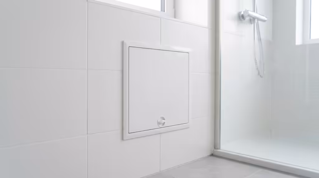 trappe de visite PVC blanc salle de bain humidité