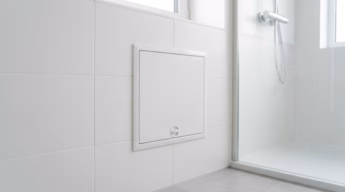 trappe de visite PVC blanc salle de bain humidité
